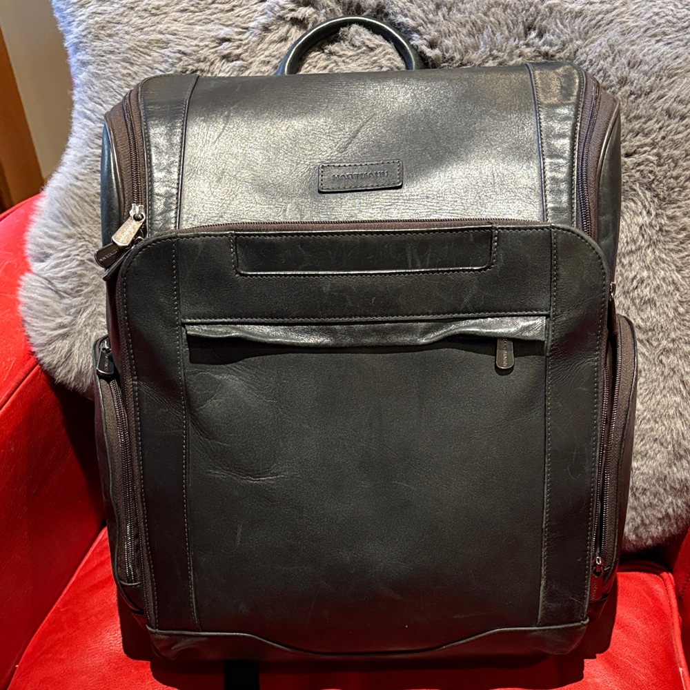 Hartmann leather aviator professional style black backpack w padded backstraps.